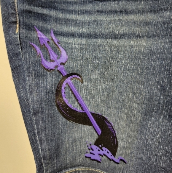 Torrid Disney Ursula Boyfriend Bermuda Jean Shorts 16 - Picture 4 of 9